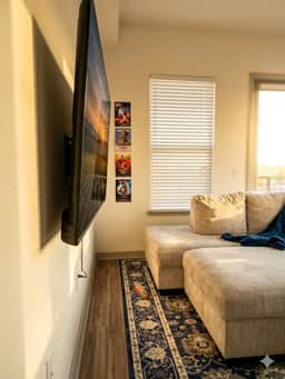Cozy Designer Suite | Gym & Pool | DART Access